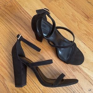 Black block heel sandal sz 8